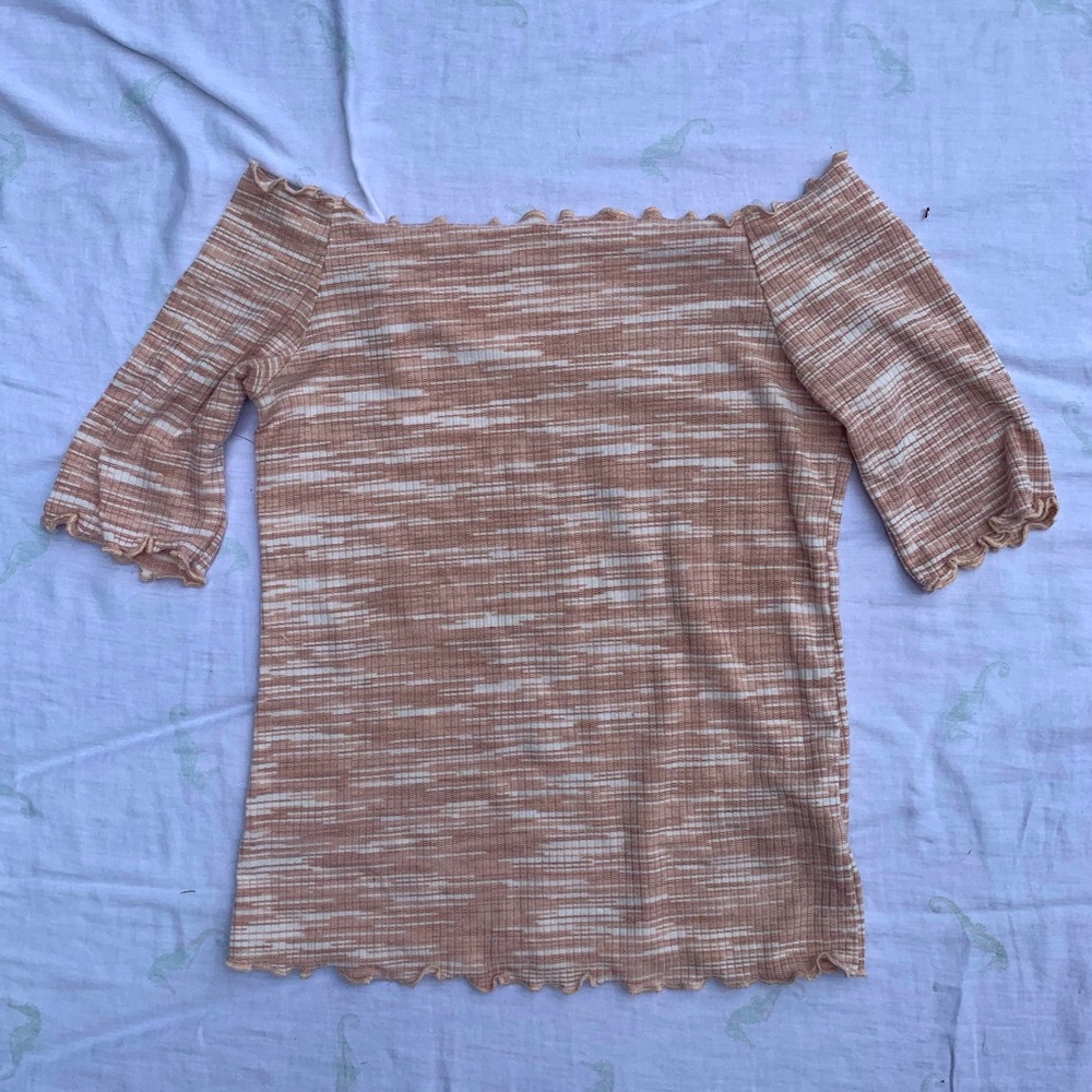 Pink and white lettuce edge top